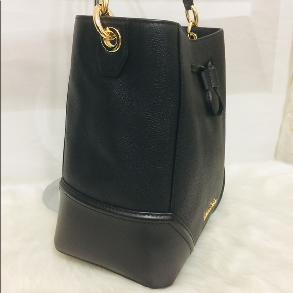 Michael Kors Nicole Large Bucket Bag - Picture 3 of 10